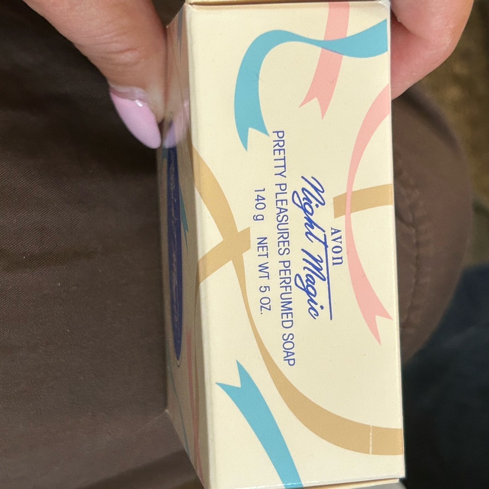 Vintage Avon Night Magic Pretty Pleasures Perfumed Soap   5 oz.